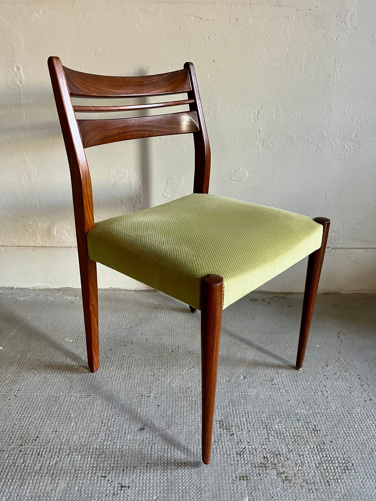 Chaises années 60 en teck style scandinave- lot de 3   Patine