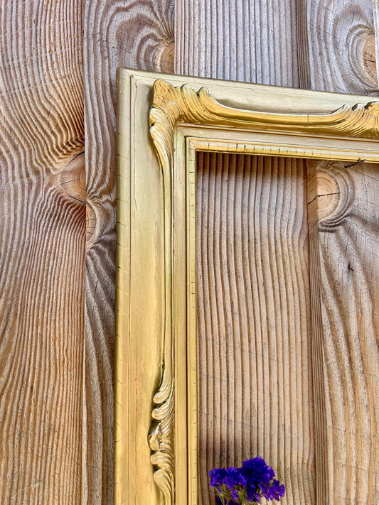 Cadre doré avec moulures  Décoration Patine