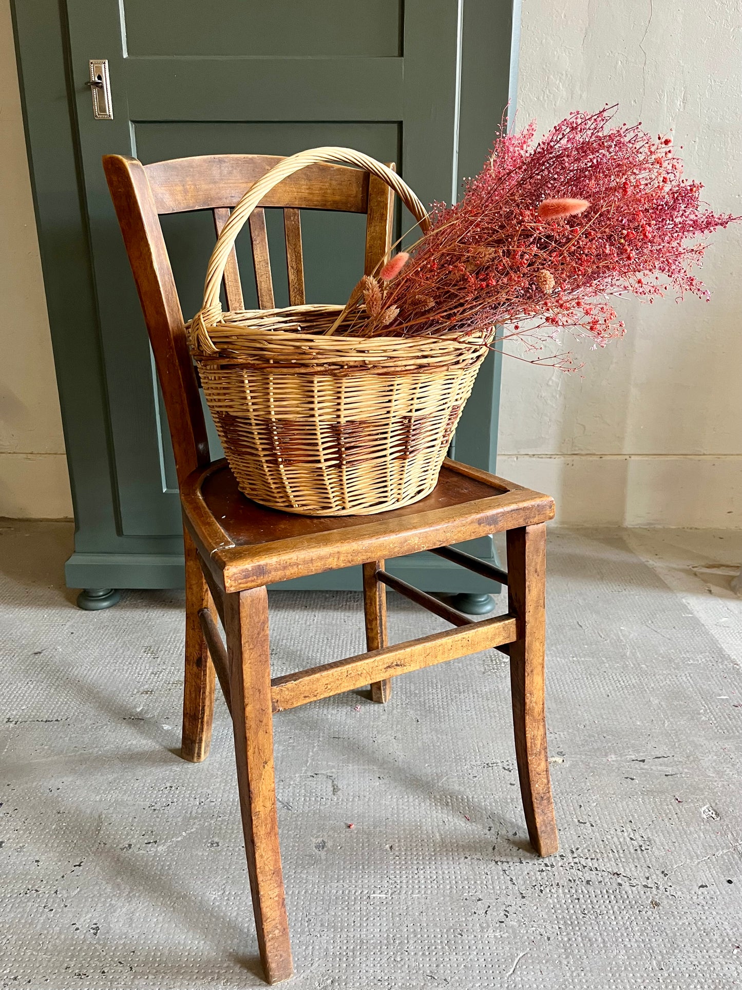 Panier ancien en osier bi couleur   Patine