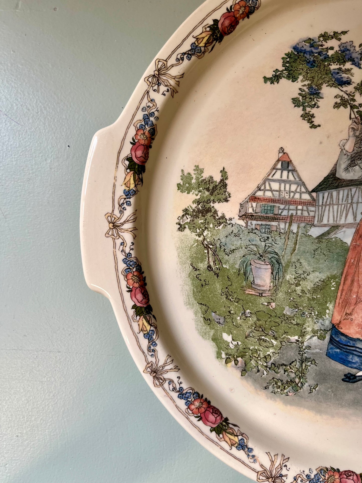 Plat ancien Sarreguemines Obernai – Henri Loux  Vaisselle Patine