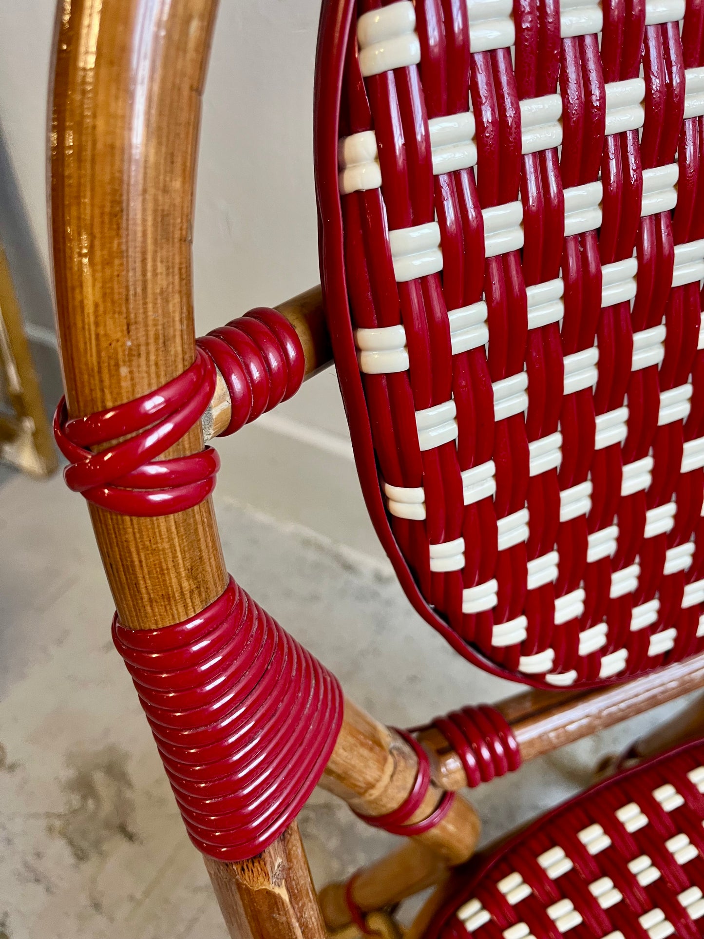 Chaise bistrot de terrasse-style café parisien