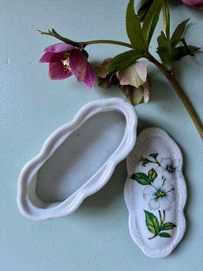Petite boîte en porcelaine décor floral