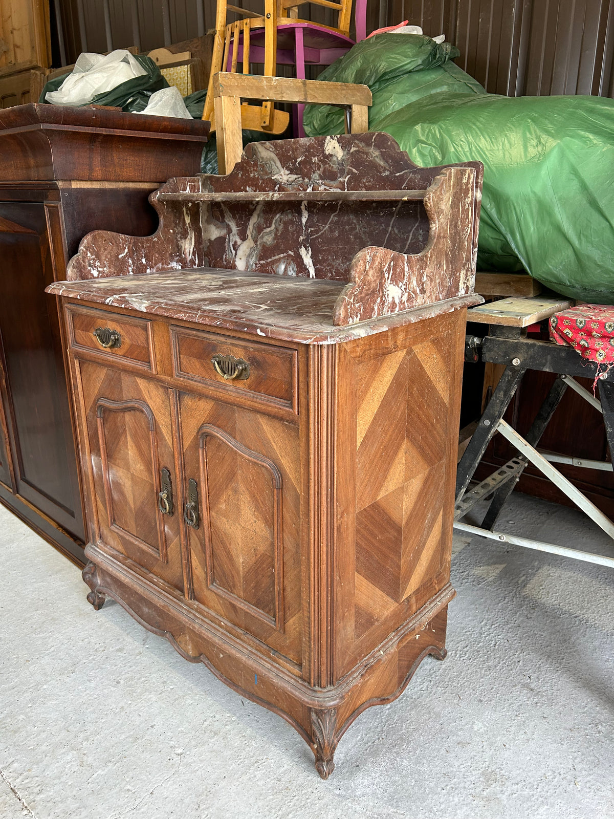 Meuble de toilette - petit buffet   Patine