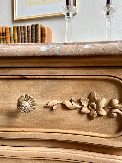 Commode gravée fleurs plateau en marbre