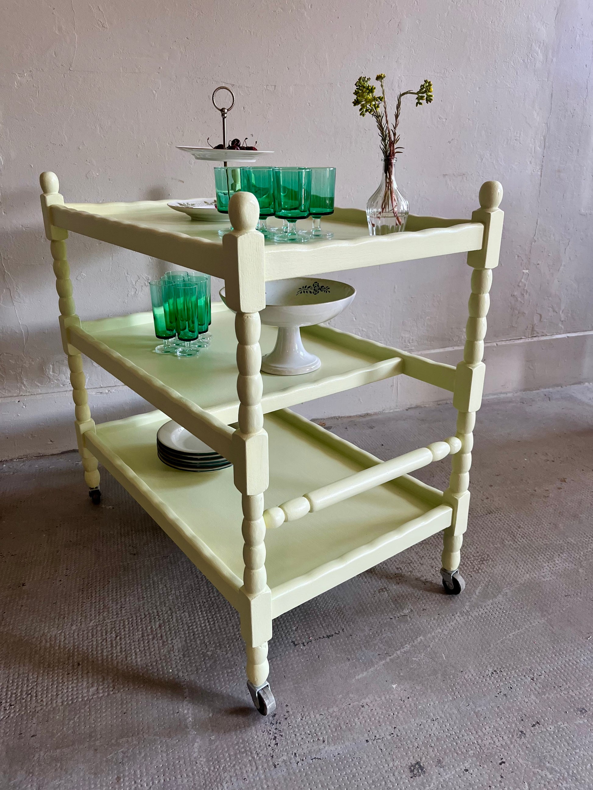 Desserte de service jaune pâle  Meubles Patine