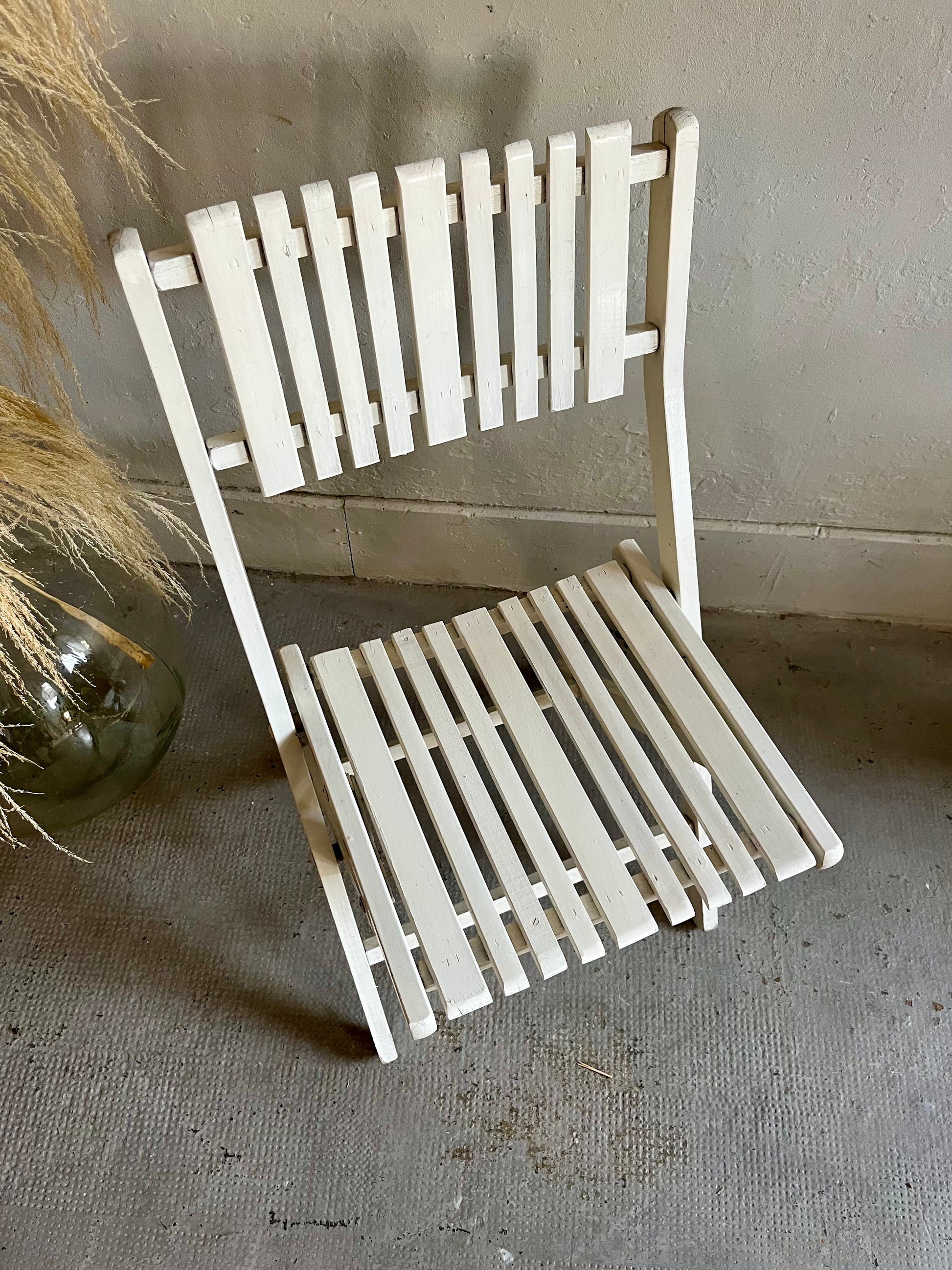 Chaise pliante de jardin en bois peinture blanche  Meubles Patine