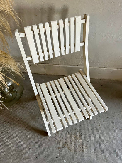 Chaise pliante de jardin en bois peinture blanche  Meubles Patine
