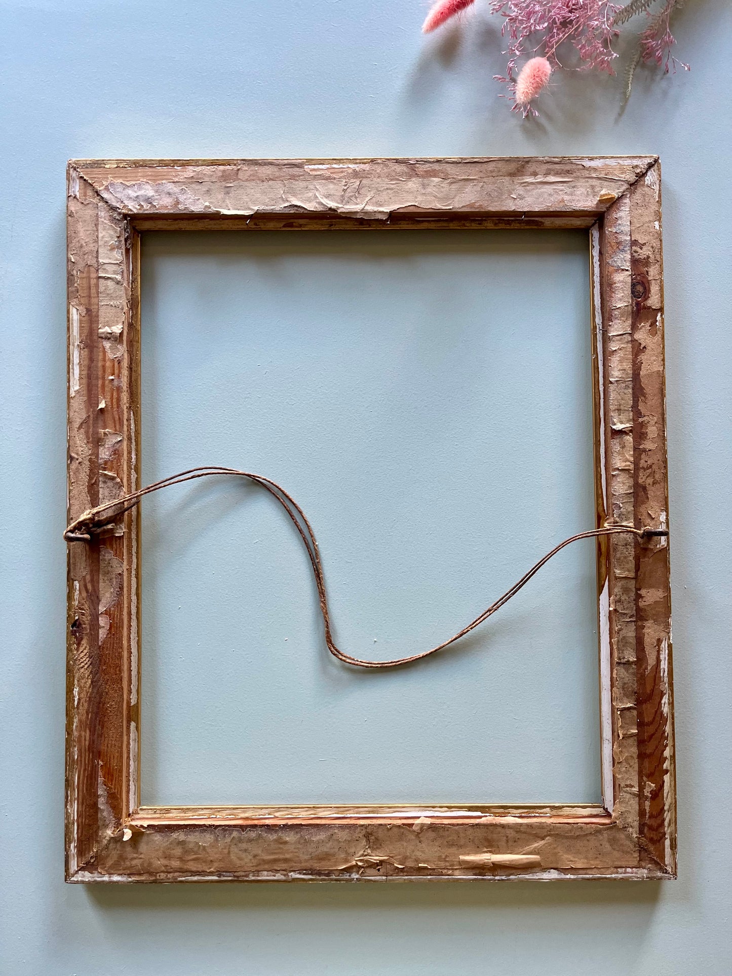 Cadre doré ancien en bois avec moulures