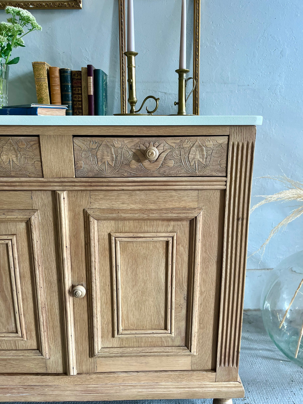 Buffet ancien gravé  Meubles Patine