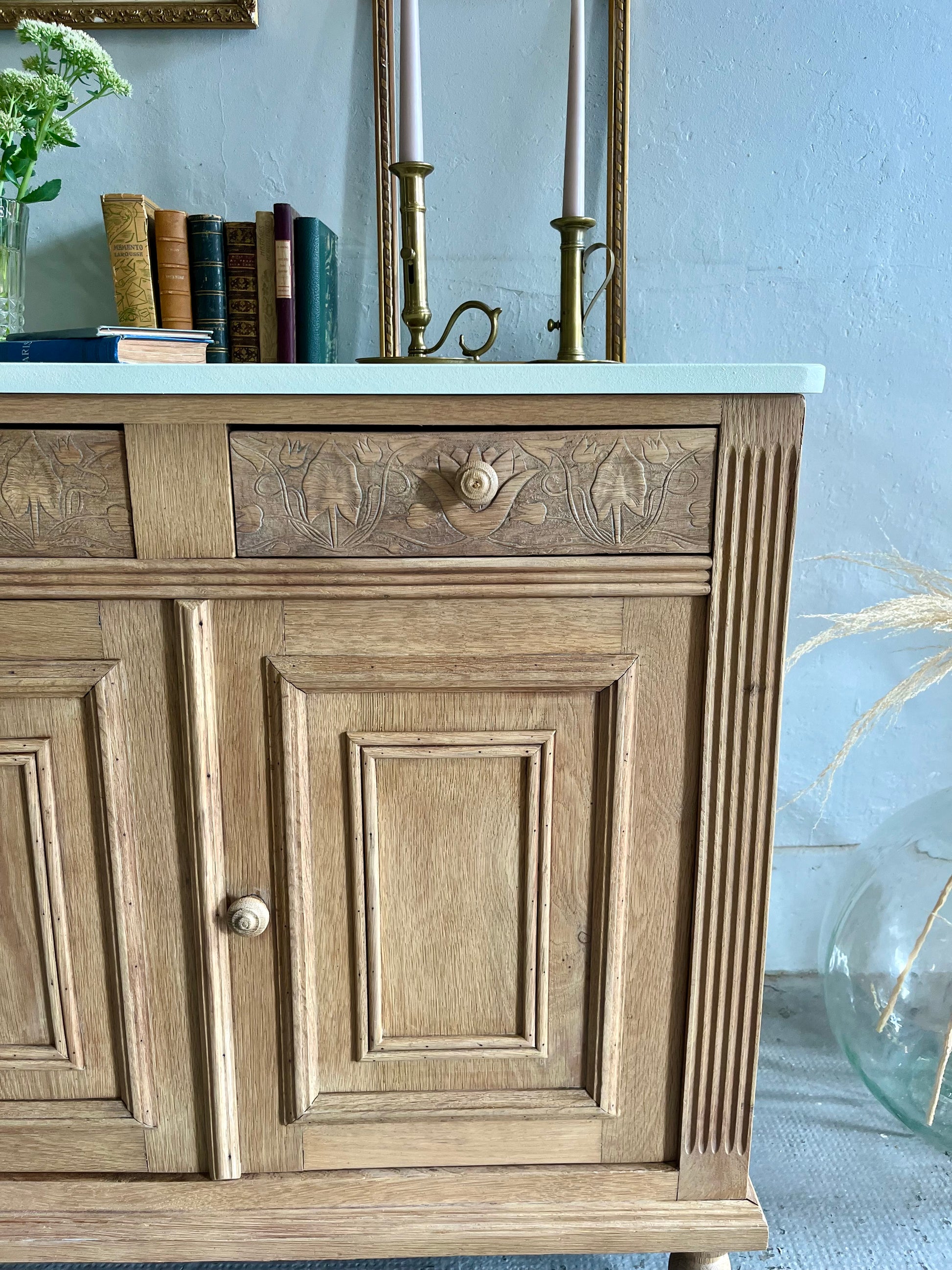 Buffet ancien gravé  Meubles Patine