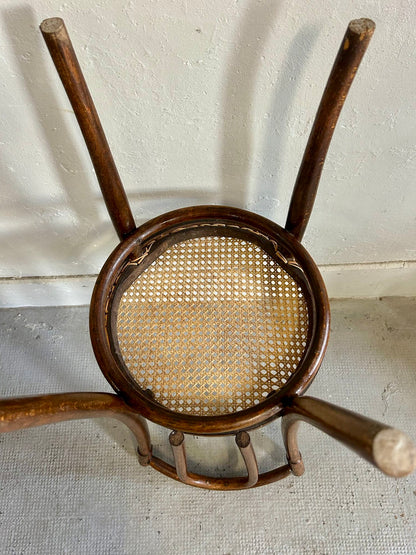 Chaise bistrot bois courbe assise cannage - type Thonet   Patine