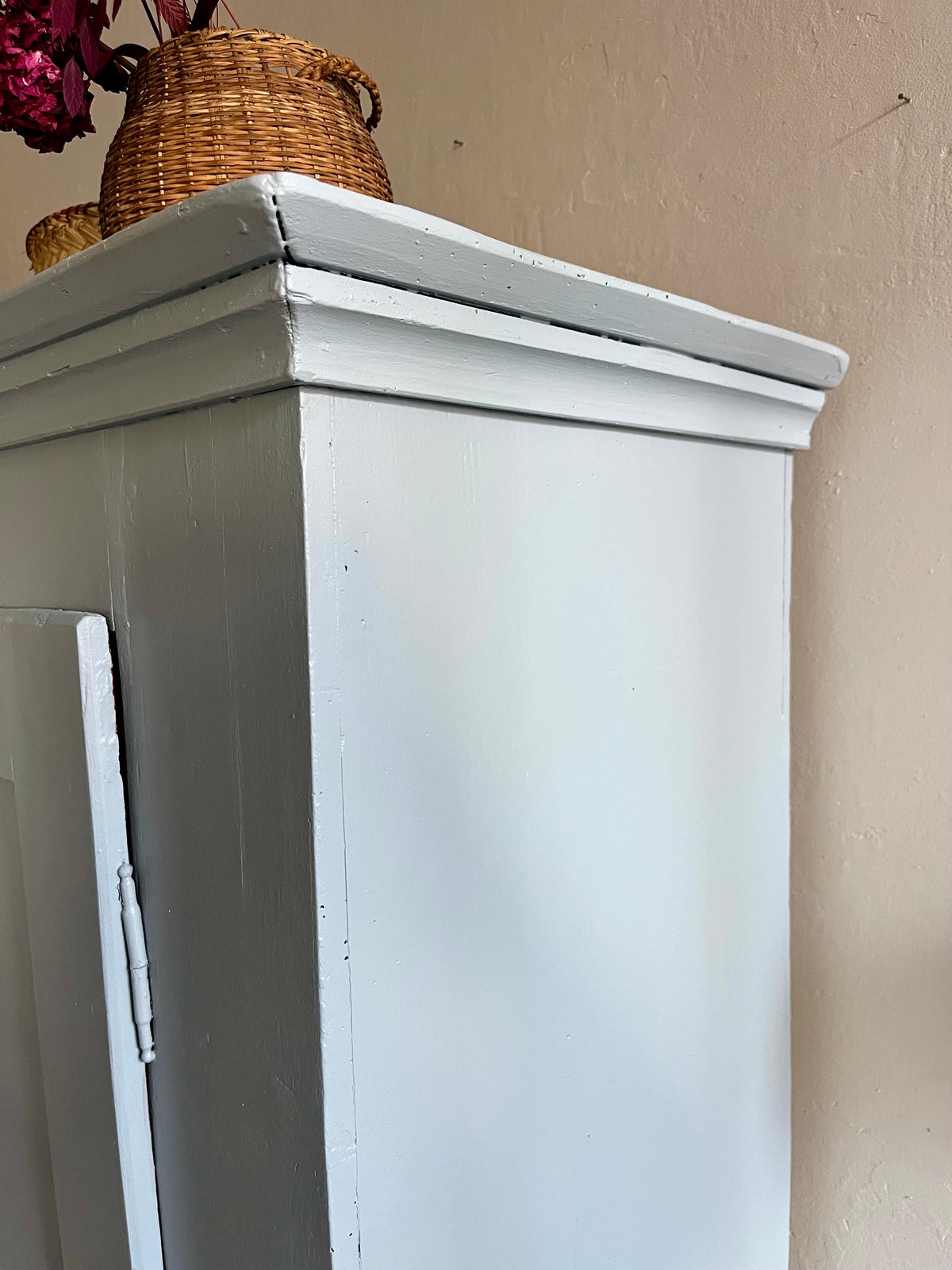 Bonnetière ancienne bleu gris   Patine