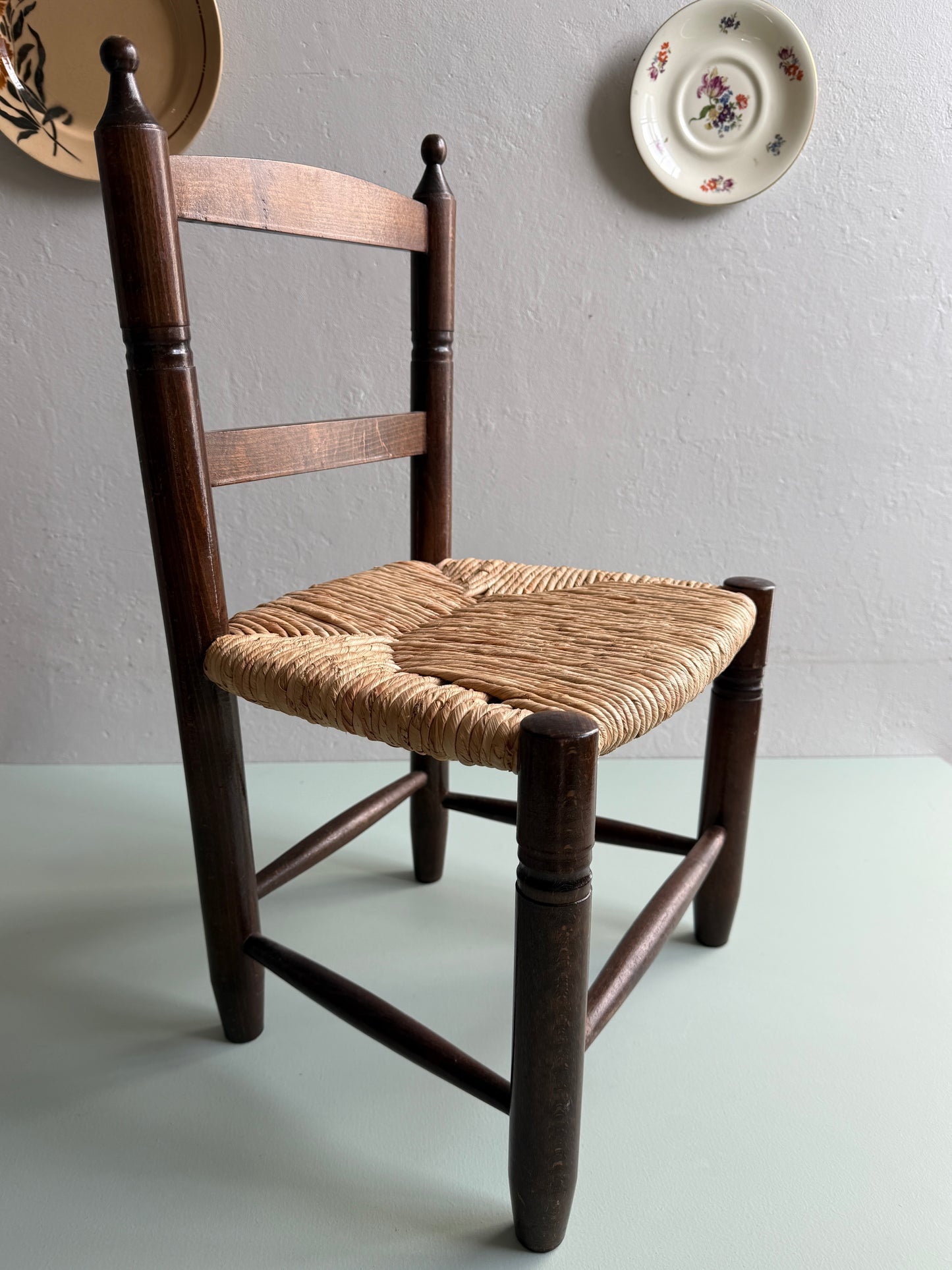 Chaise enfant en bois et paille vintage