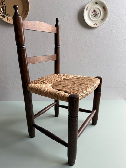 Chaise enfant en bois et paille vintage