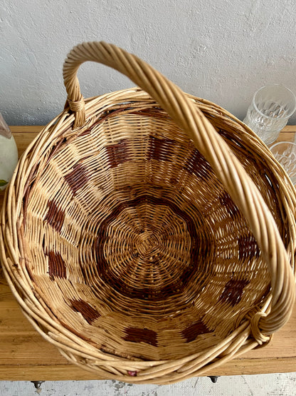 Panier ancien en osier bi couleur   Patine