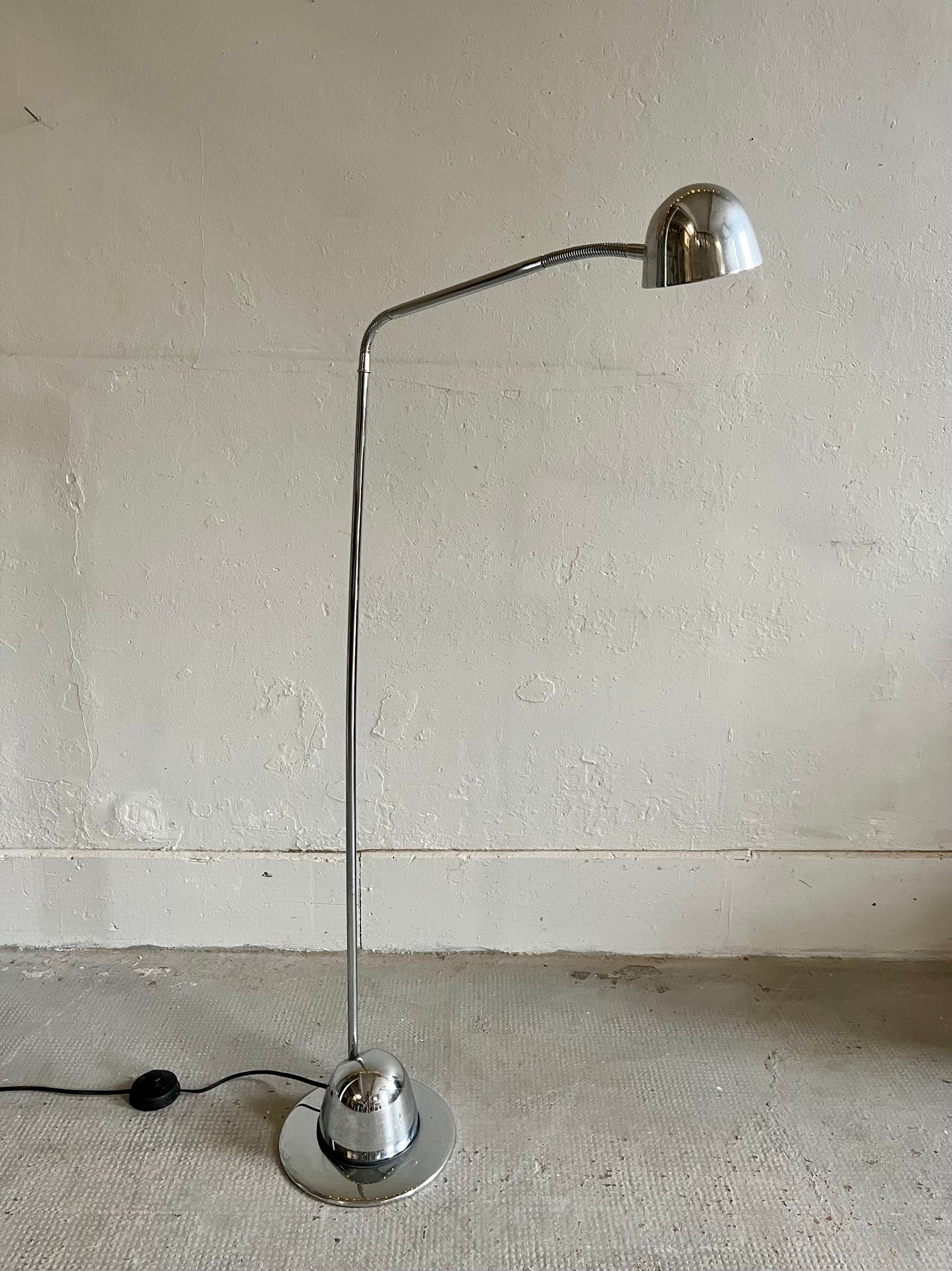 Lampadaire vintage chromé   Patine