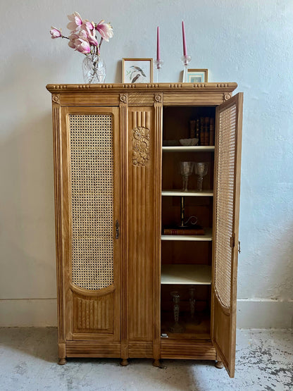 Armoire ancienne art déco portes en cannage