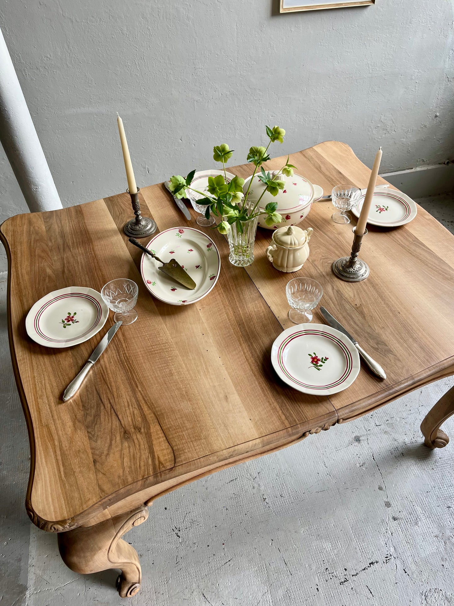 Table ancienne en noyer style Louis XV