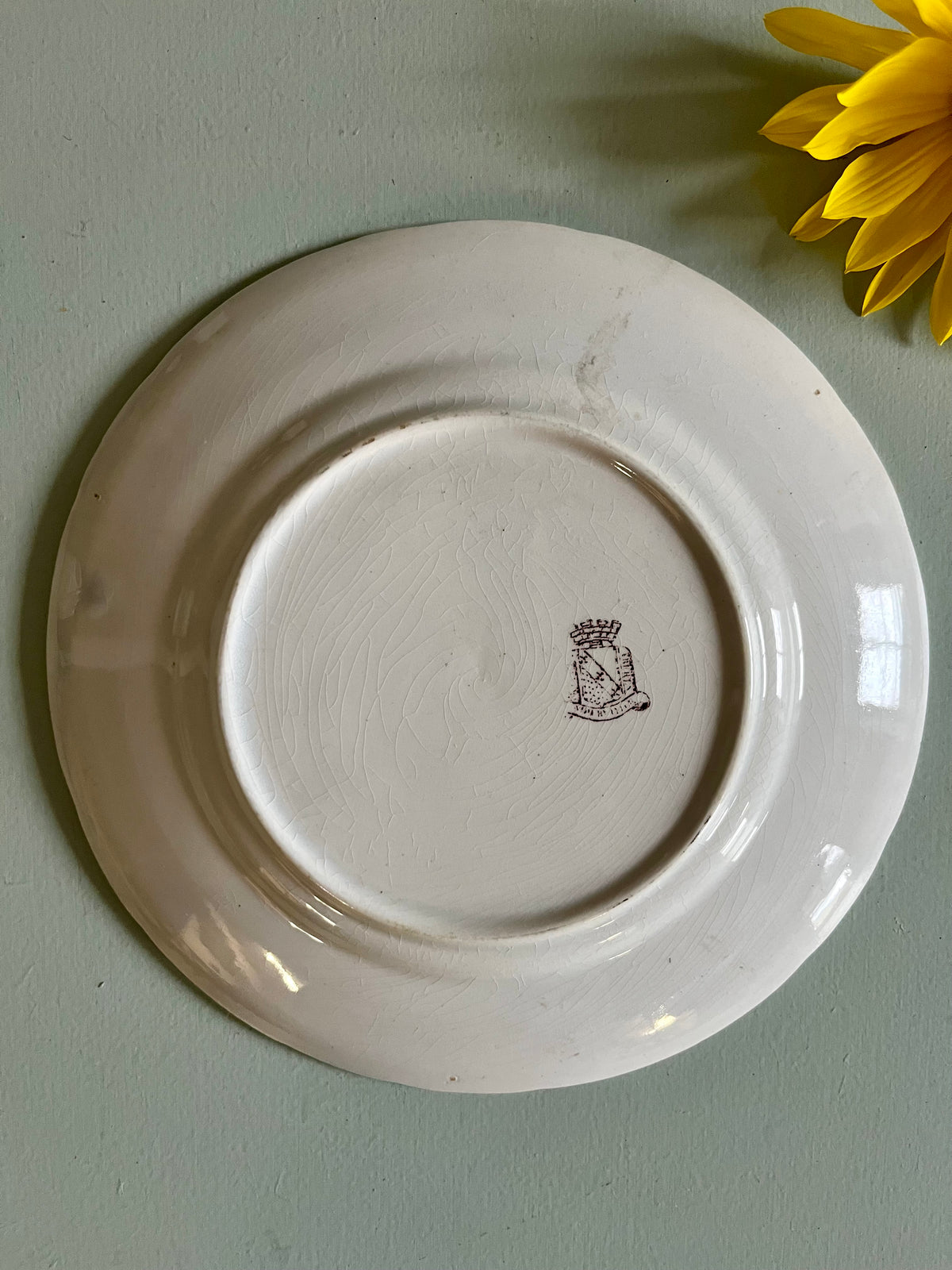 Assiette parlante ancienne – décor floral bleu  Vaisselle Patine