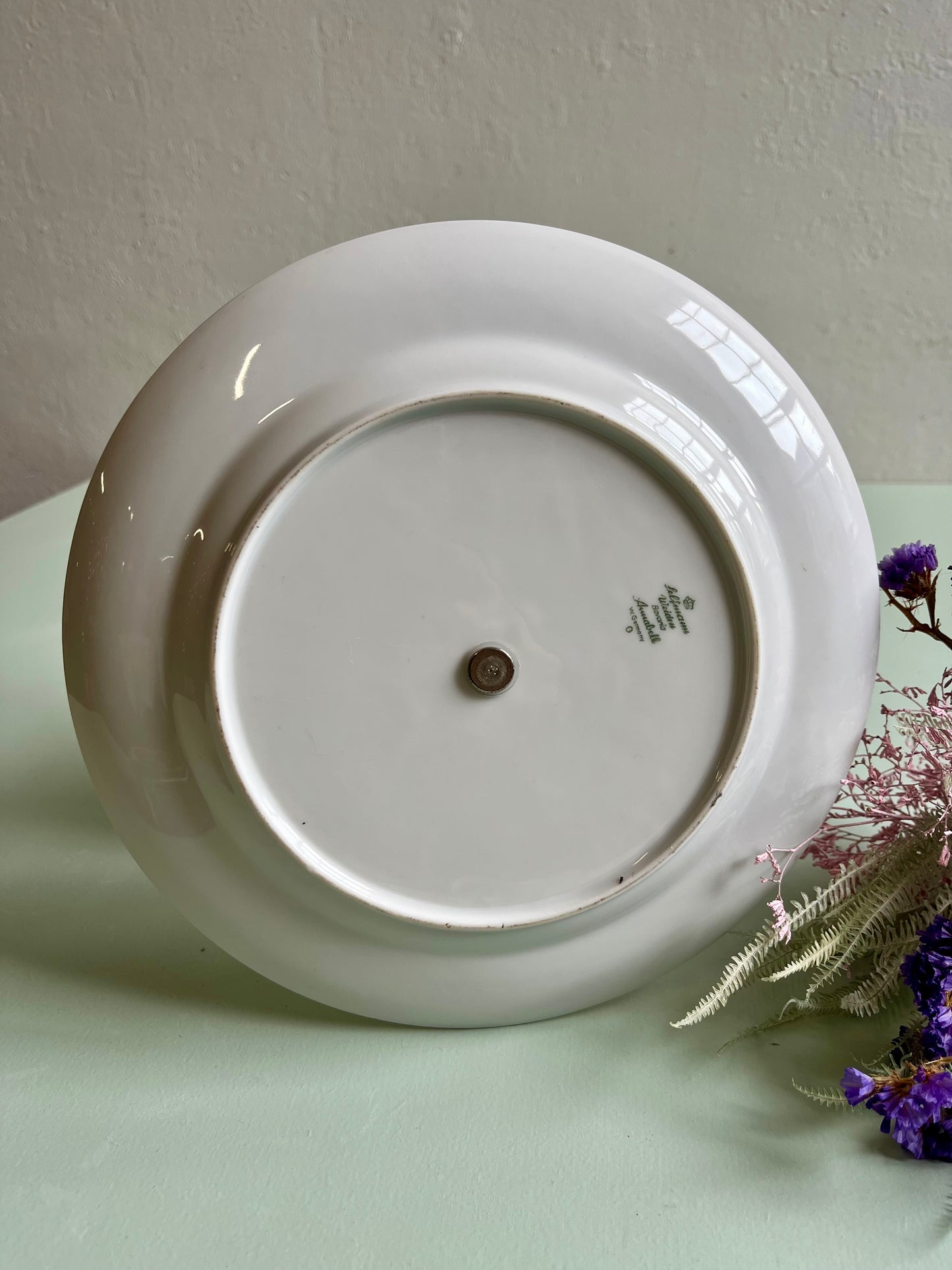 Plat de service en porcelaine décor mûres