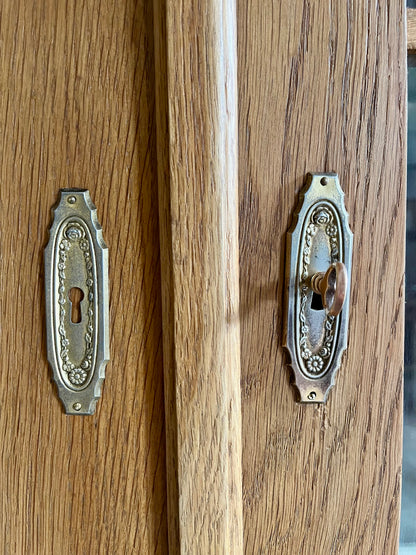 Armoire vitrée ancienne rénovée 2 portes  Meubles Patine