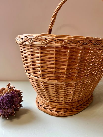 Panier en osier vintage