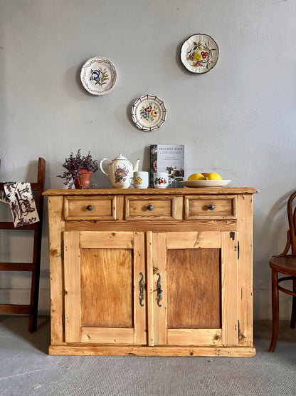 Buffet ancien en sapin 3 tiroirs  Meubles Patine
