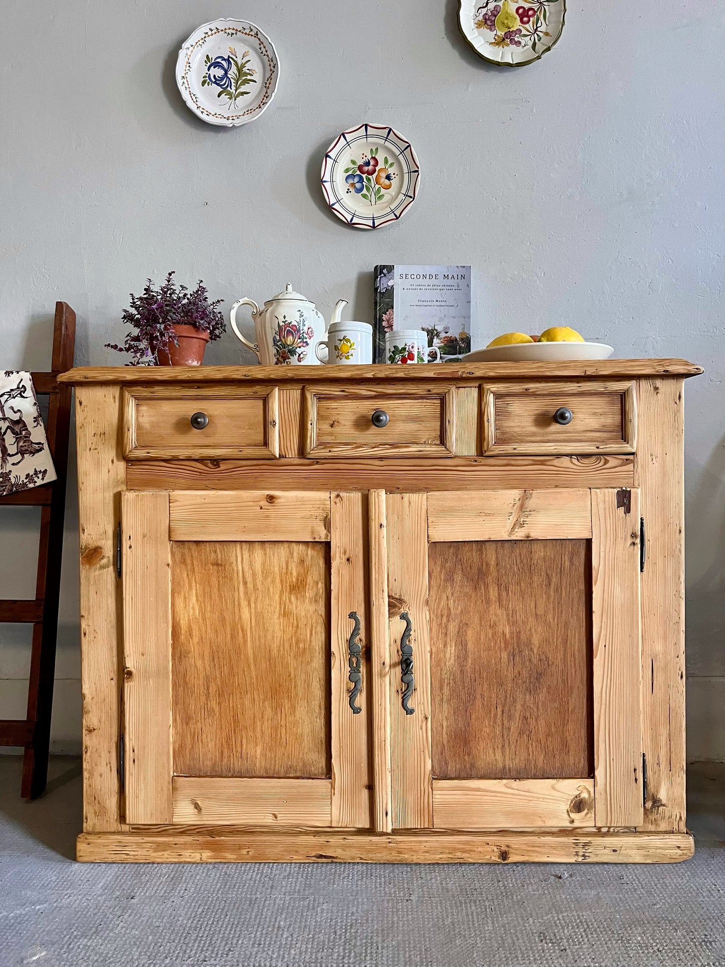 Buffet ancien en sapin 3 tiroirs   Patine