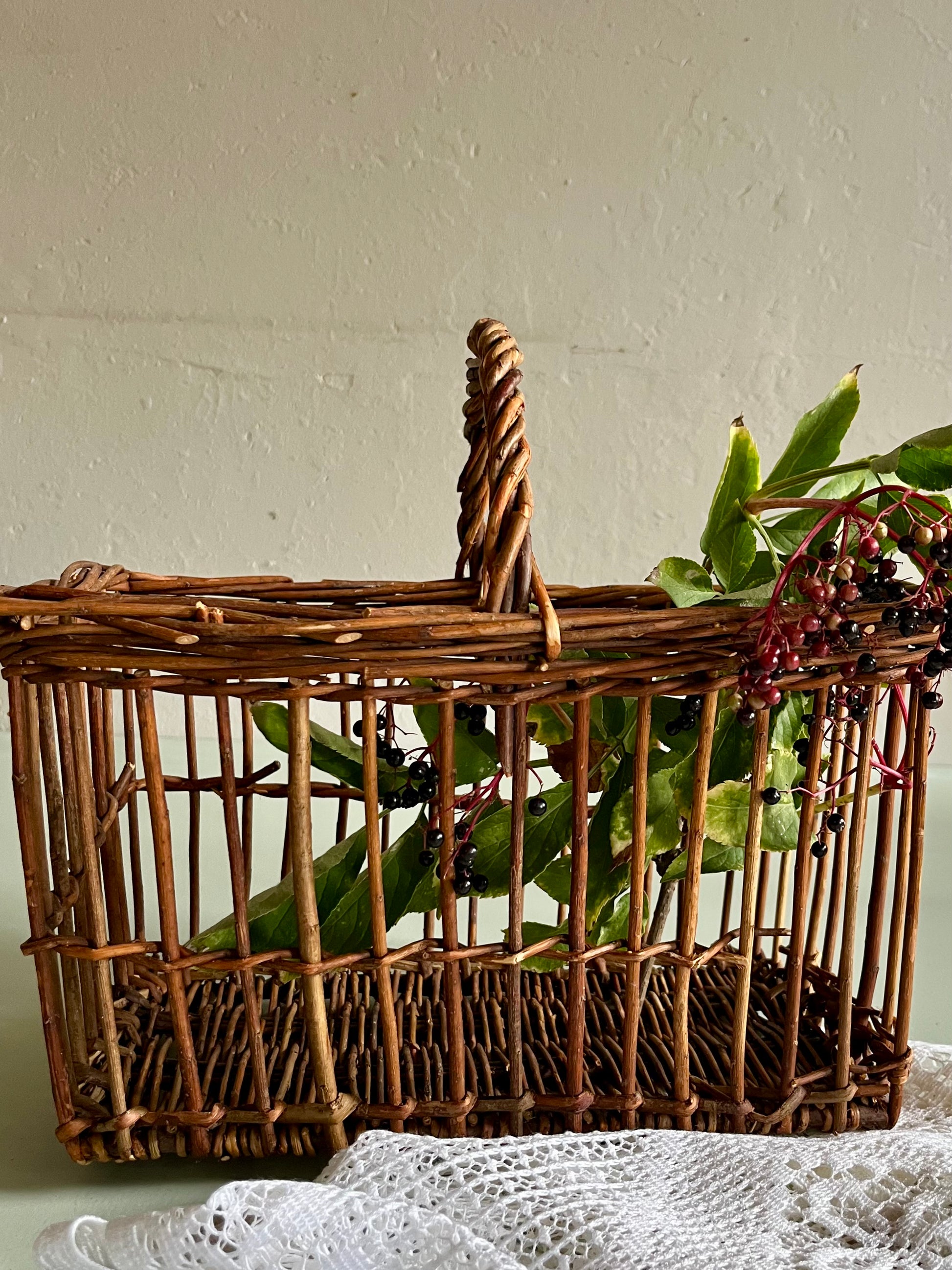 Panier en osier oval ancien avec anse  Décoration Patine