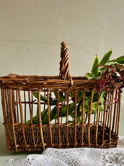 Panier en osier oval ancien avec anse  Décoration Patine