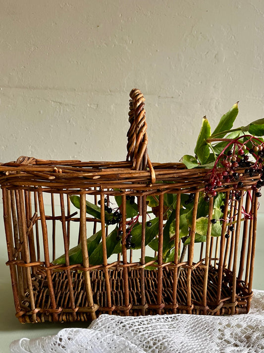 Panier en osier oval ancien avec anse  Décoration Patine