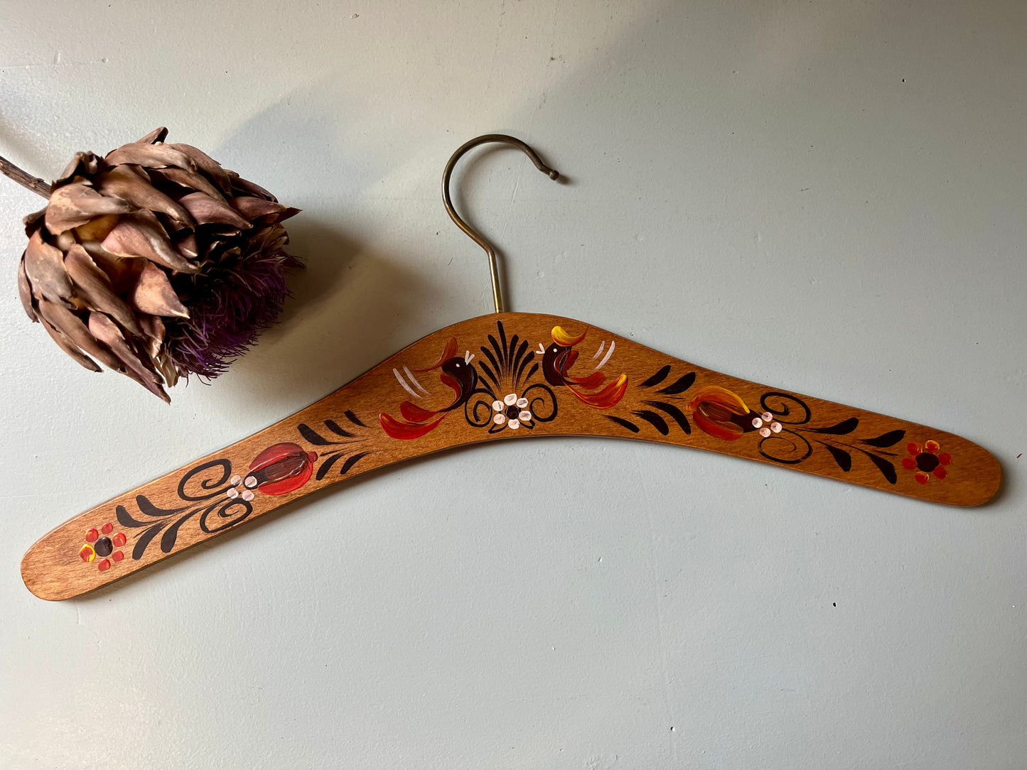 Cintres vintage peint à la main - lot de 2