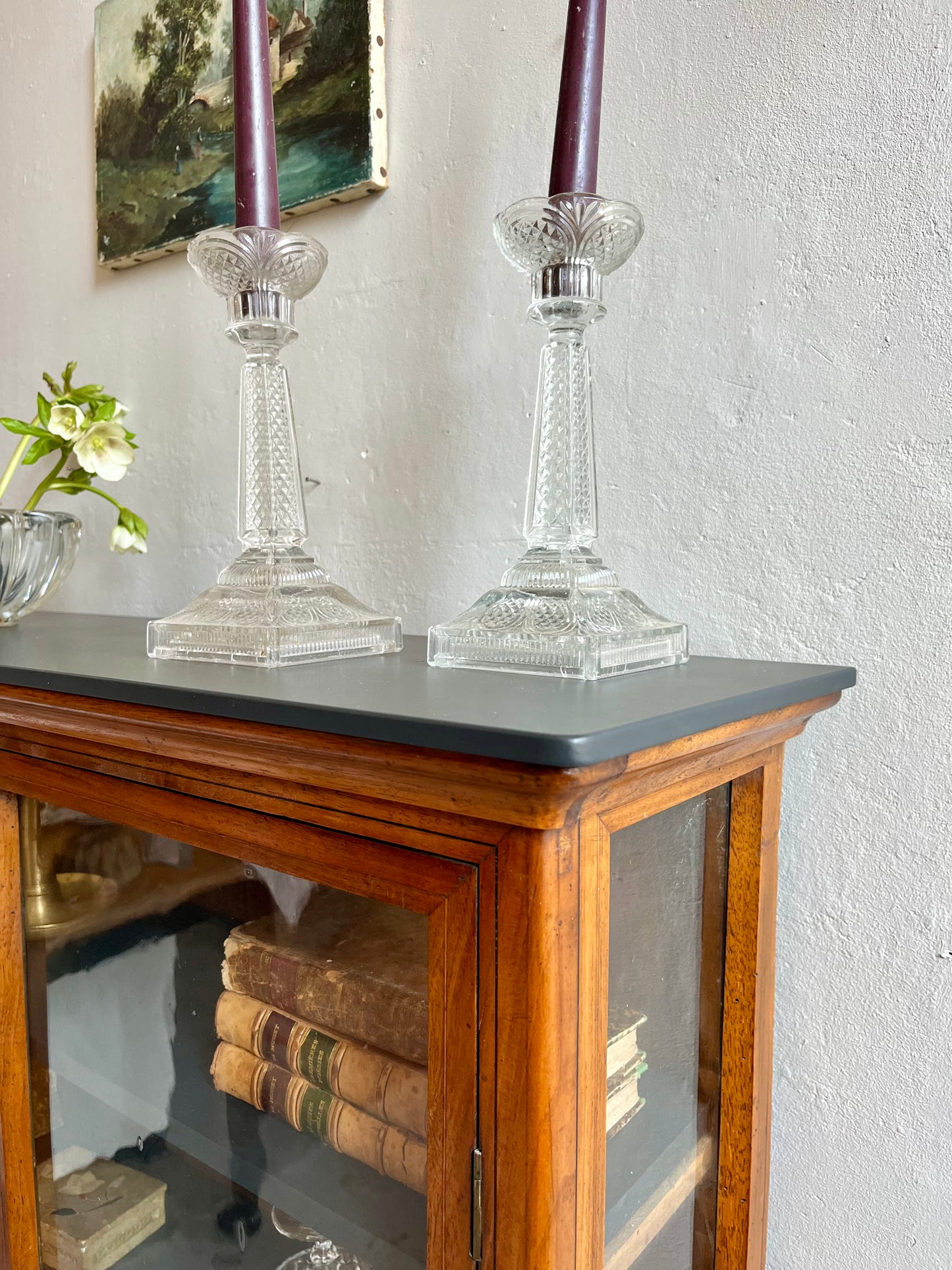 Vitrine pieds compas ancienne revisitée