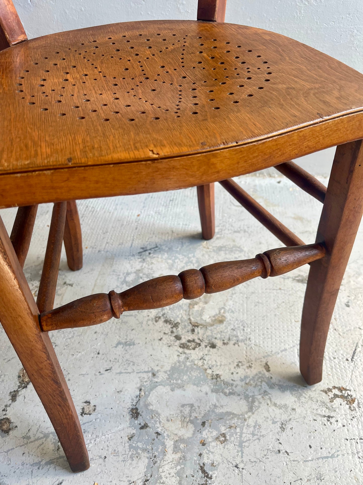 Chaise bistrot ancienne assise étoile