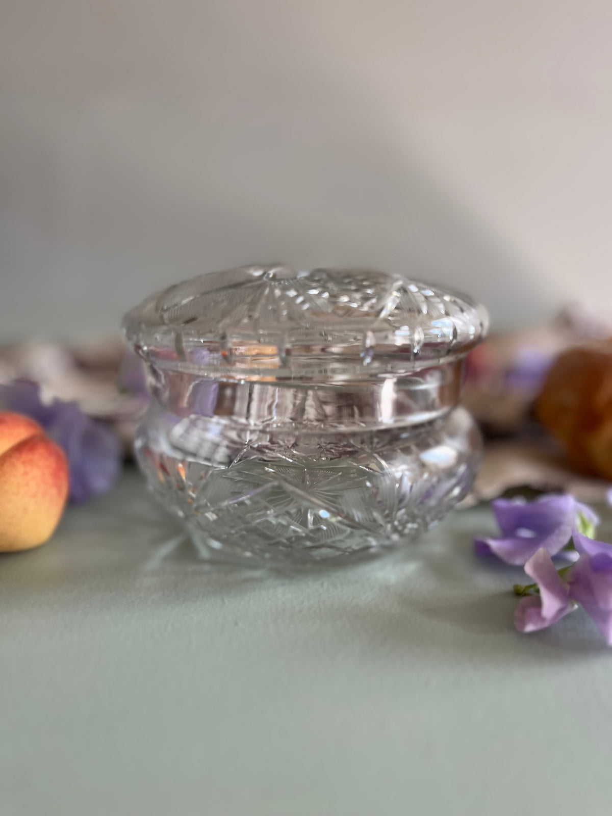Boîte en cristal ciselé  Vaisselle Patine