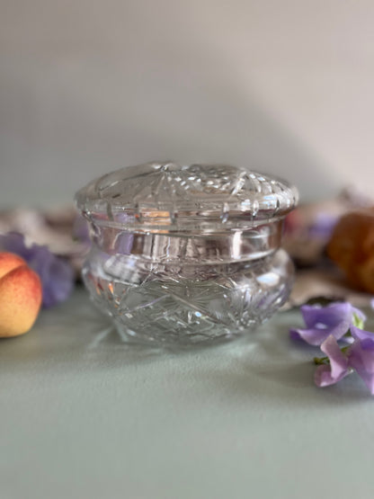 Boîte en cristal ciselé  Vaisselle Patine