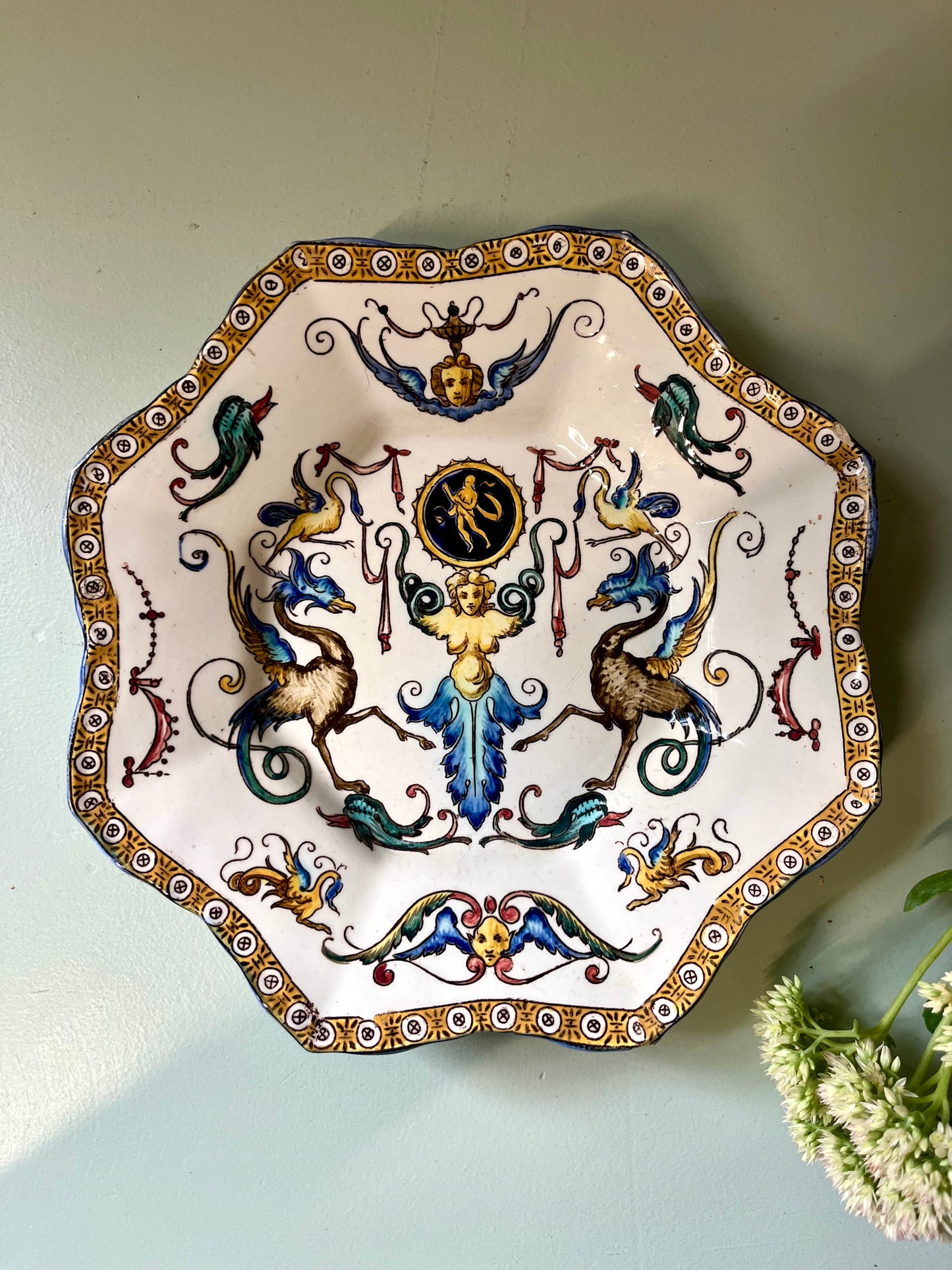 Assiette en faïence de Gien – décor Renaissance  Vaisselle Patine