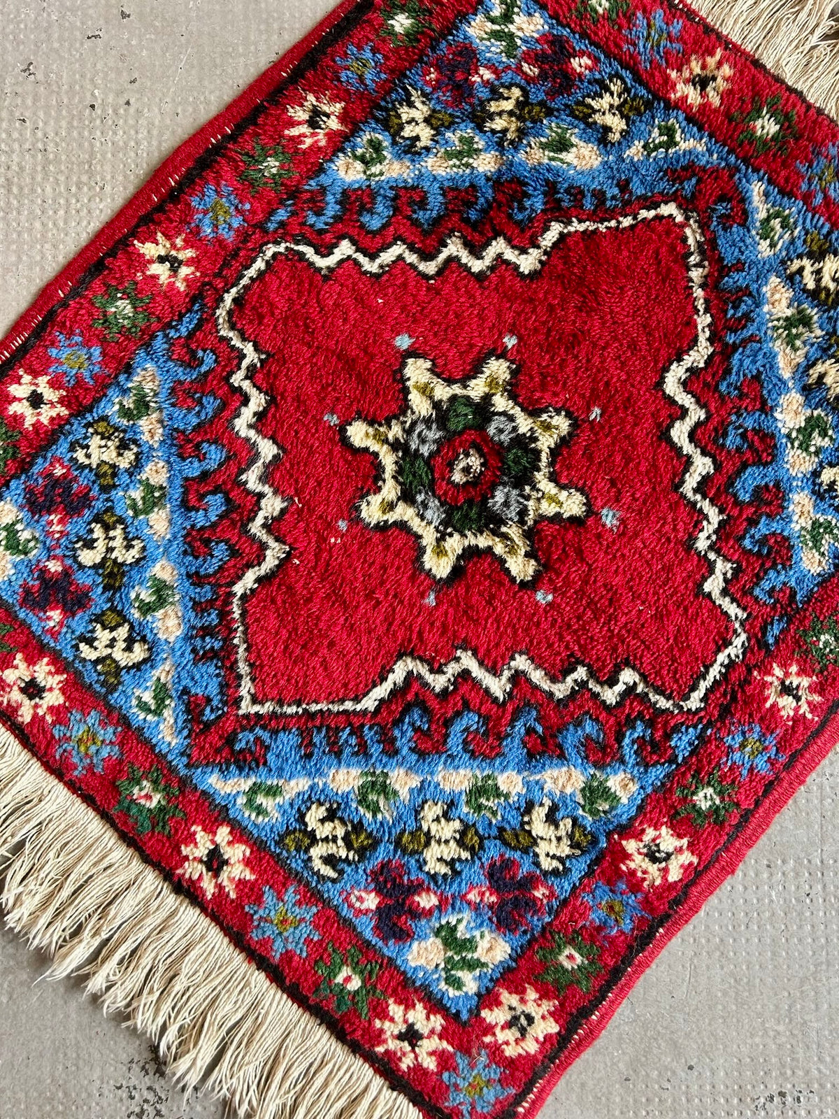 Petit tapis tissé main   Patine