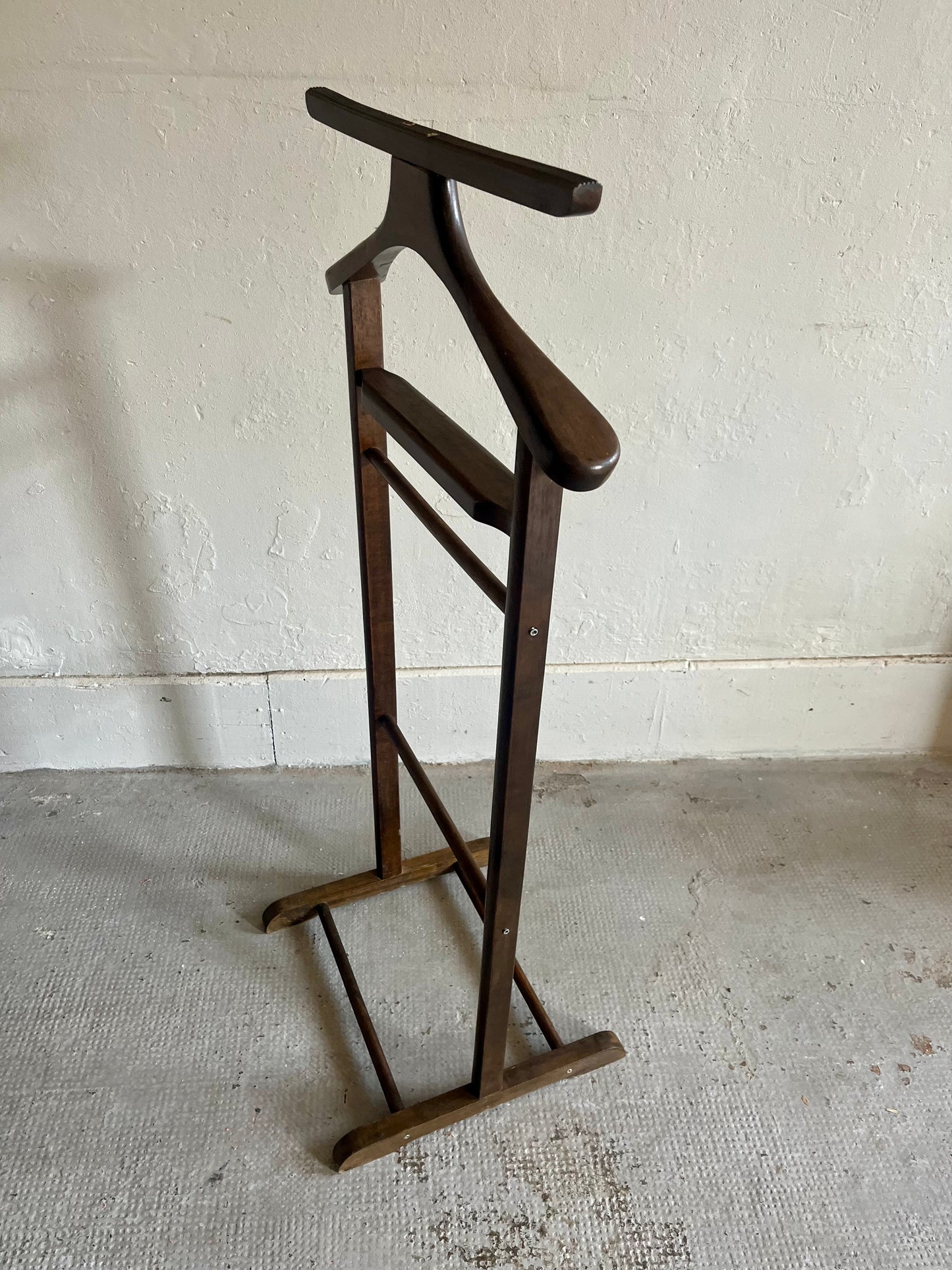 Valet ancien en bois   Patine