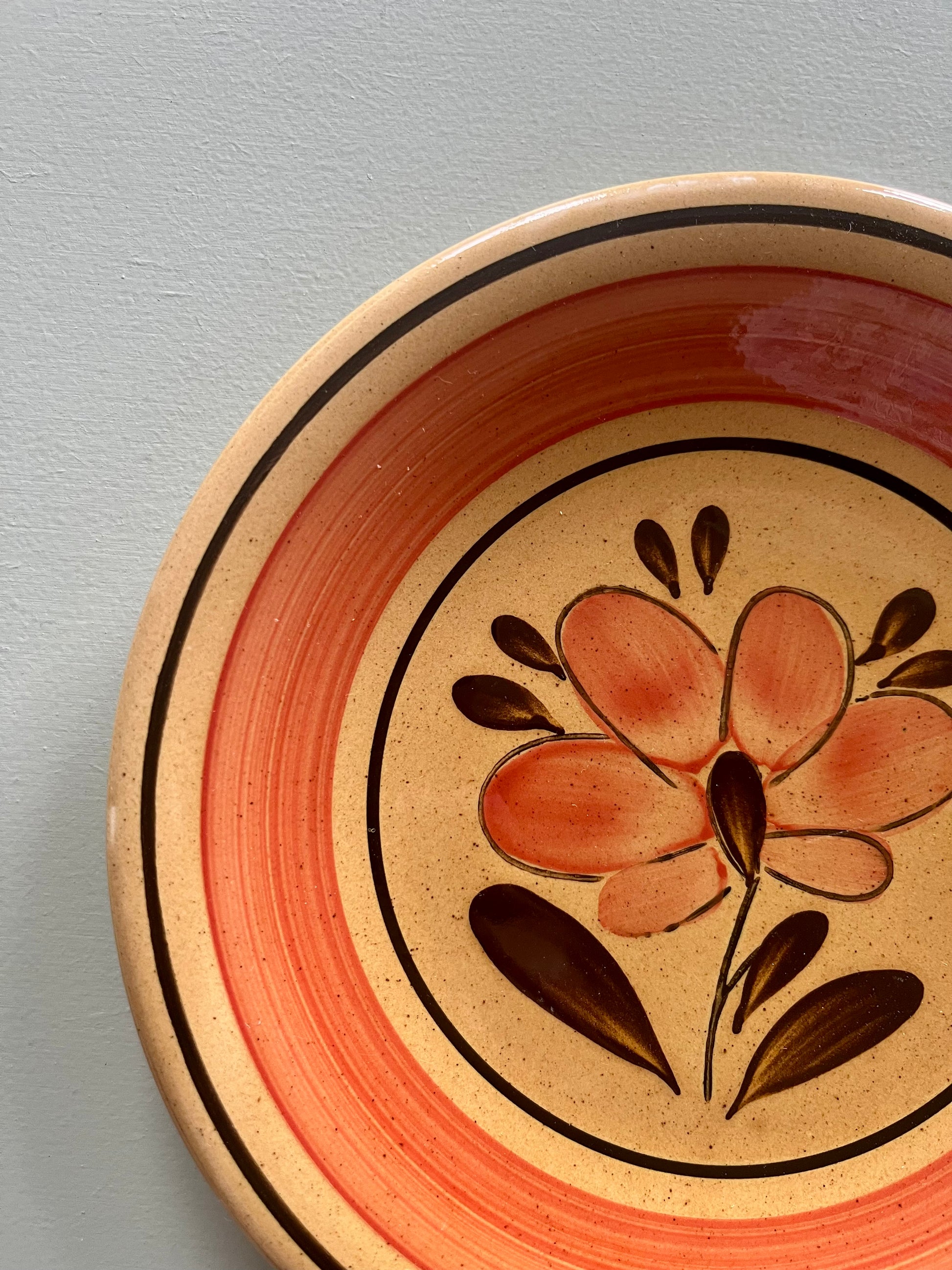 Assiettes en céramique motif fleur  Vaisselle Patine