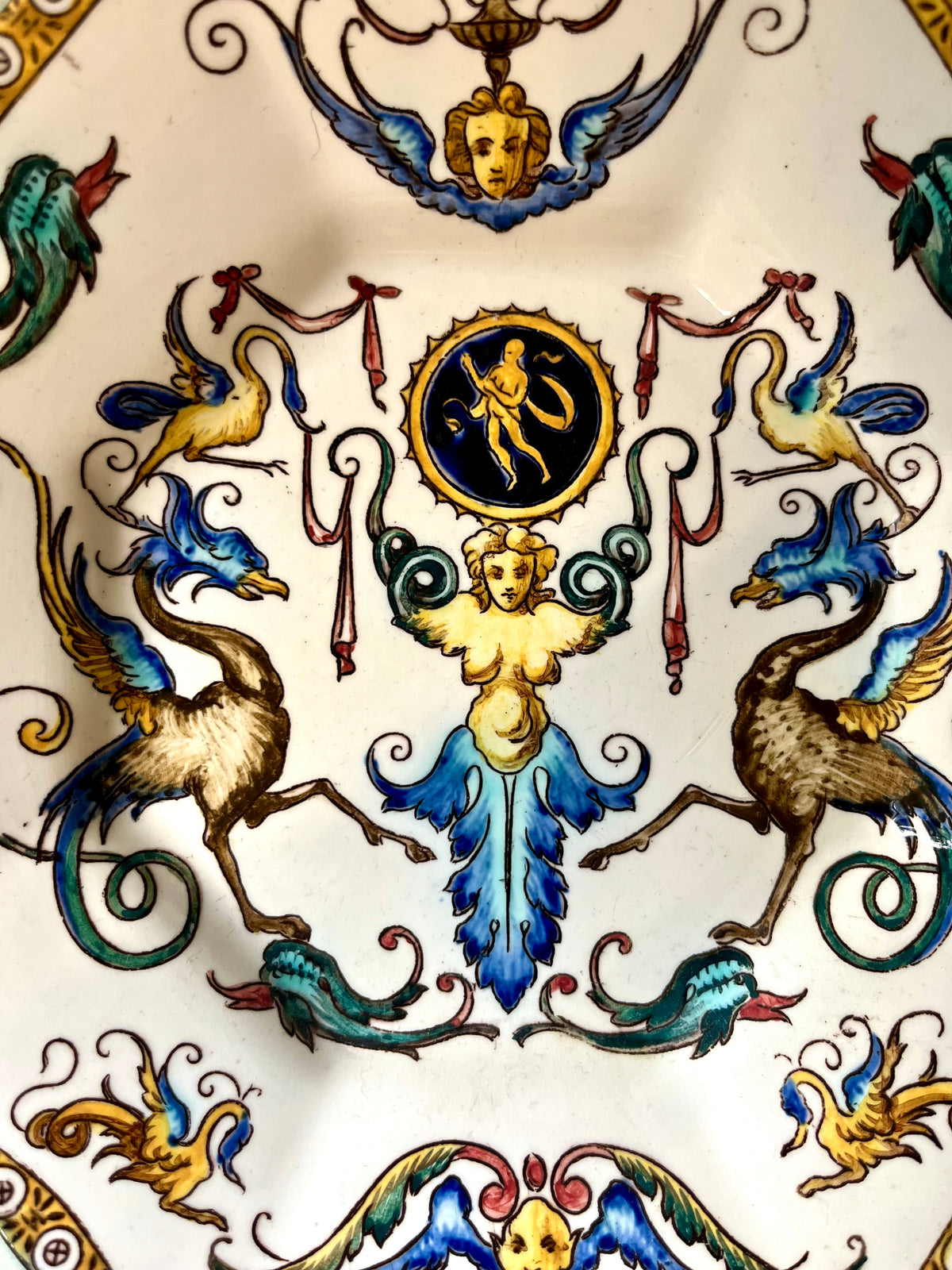 Assiette en faïence de Gien – décor Renaissance  Vaisselle Patine