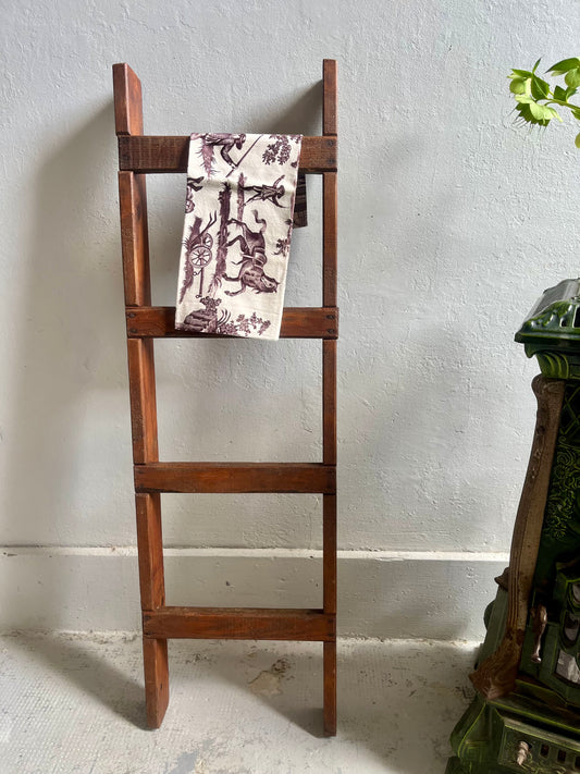 Petite échelle en bois