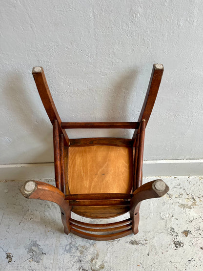 Chaise bistrot assise gravée claire