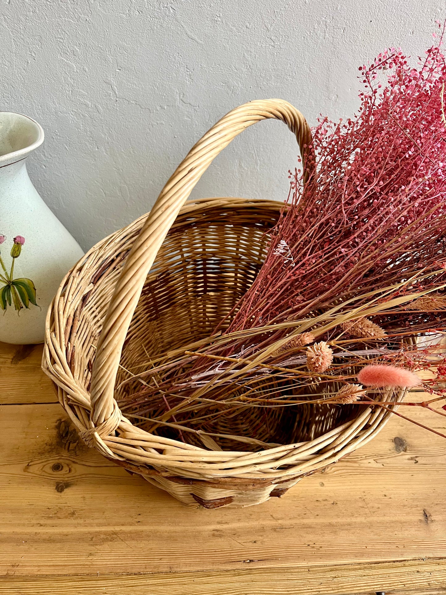 Panier ancien en osier bi couleur   Patine