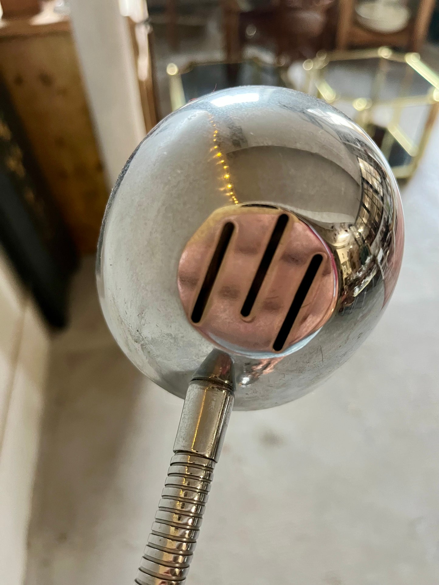 Lampadaire vintage chromé   Patine