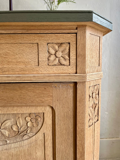 Buffet sculpté en chêne  Meubles Patine