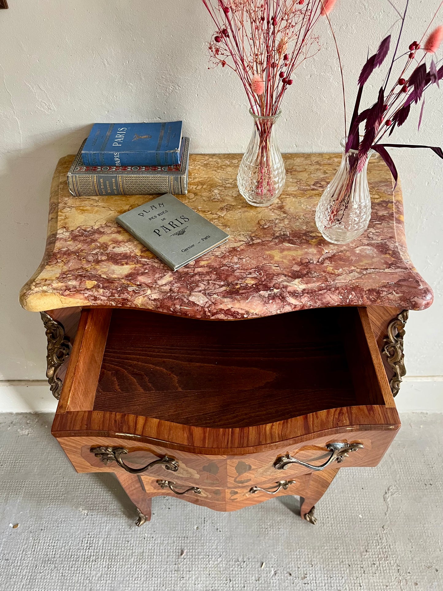 Chiffonier Louis XV en bois et marbre   Patine