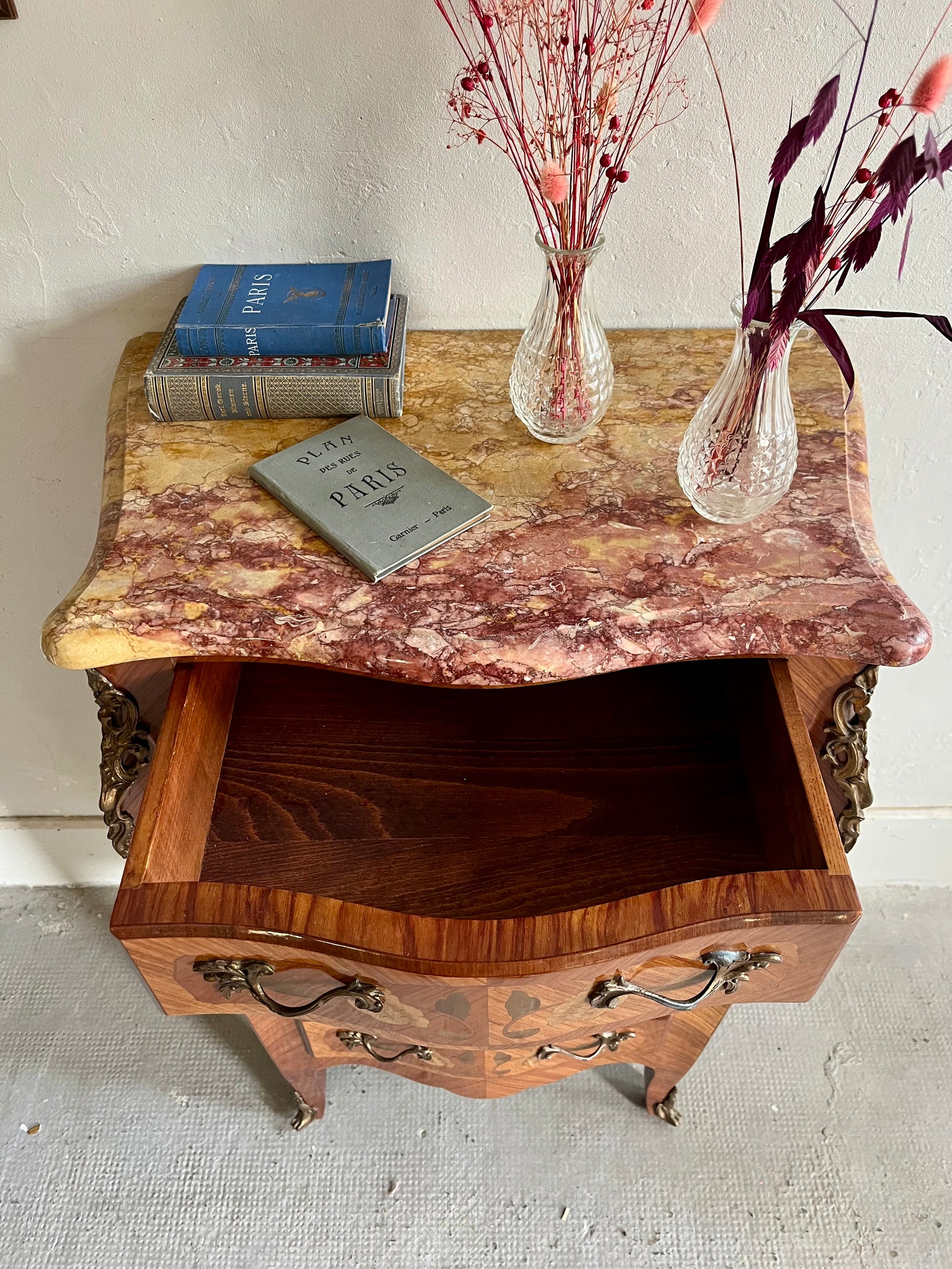 Chiffonier Louis XV en bois et marbre   Patine