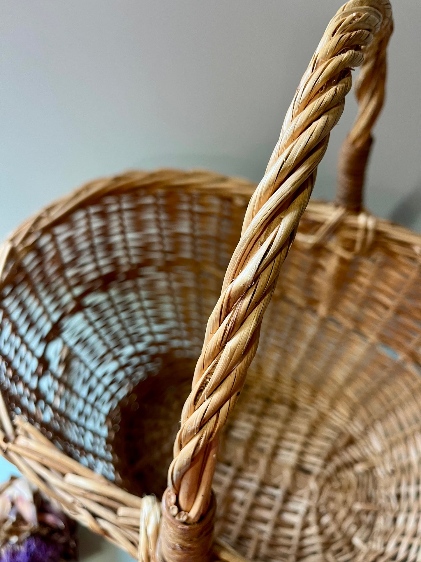 Panier en osier vintage