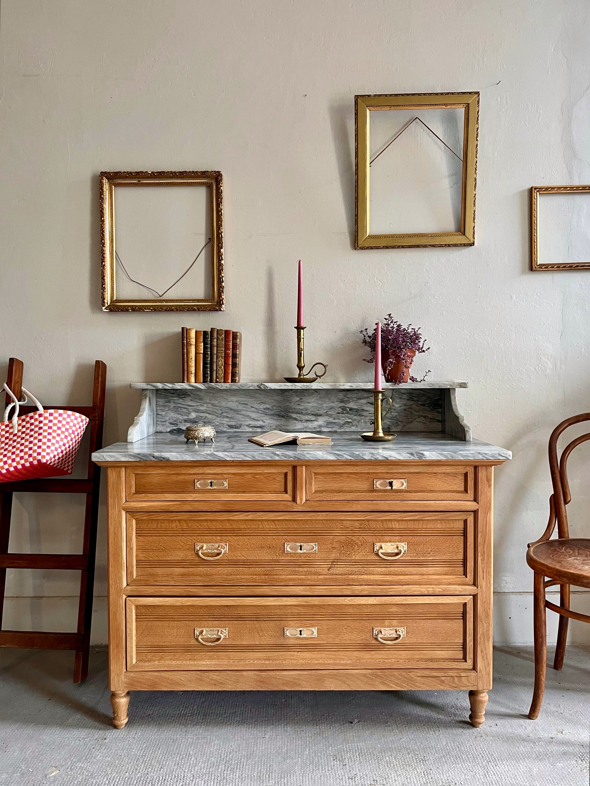 Commode plateau en marbre gris  Meubles Patine